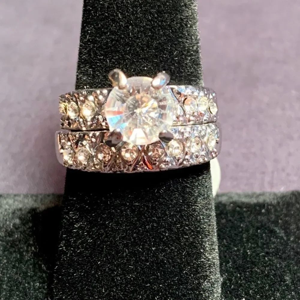 RingāSetāš°Sizeā8.5 - Picture 2 of 3